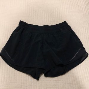 Lululemon Hotty Hot 4” Navy Shorts size 6!
